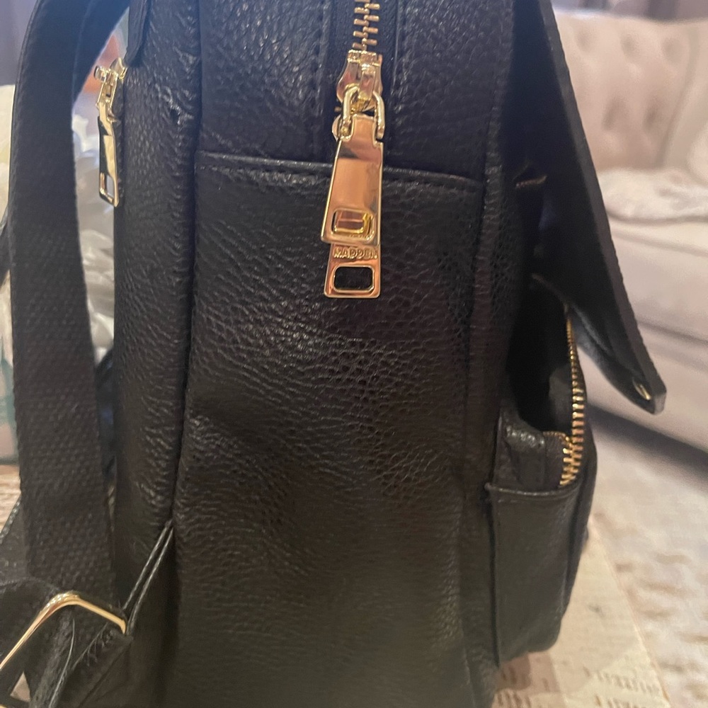 Backpack - Picture 3 of 4